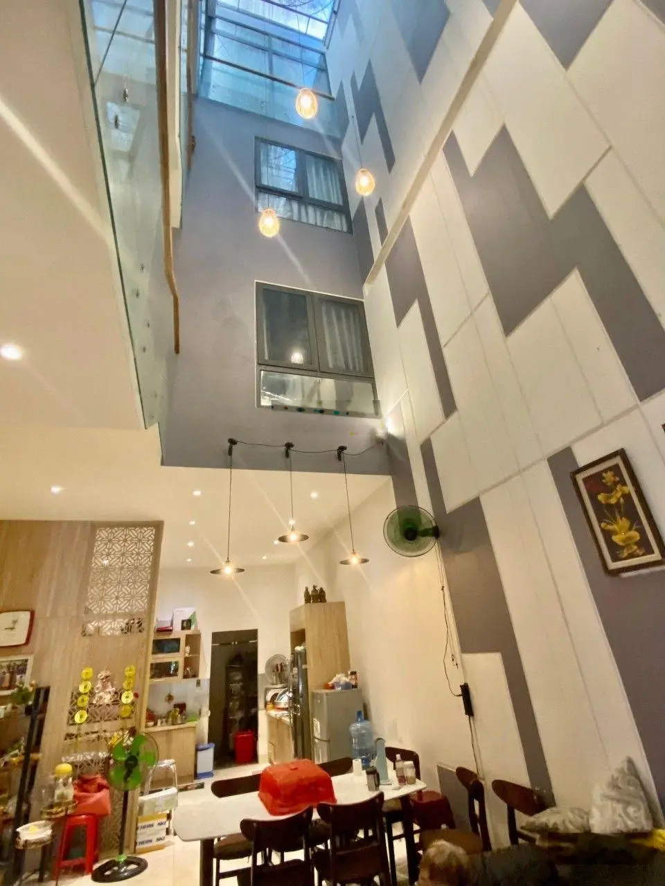 Nhà 1 trệt 3 lầu mặt tiền khu trung tâm hành chính, P. Dĩ An, Tp. Dĩ An