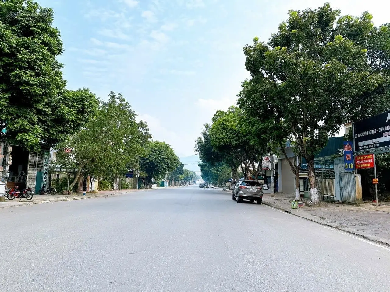 Lô Đất Có Diện Tích 300m 2 Mặt Tiền Đường Phú Thịnh - Giá . 12 tỷ xx -Hướng .Tâ