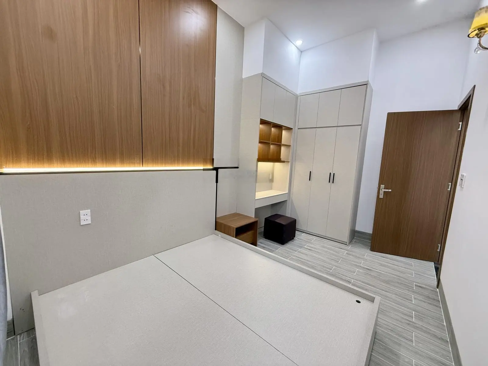 Bán nhà Phú Mỹ đường DX 039 nhựa 8m, nhà 1 trệt 1 lầu, 3 phòng ngủ, sân để 2 xe oto