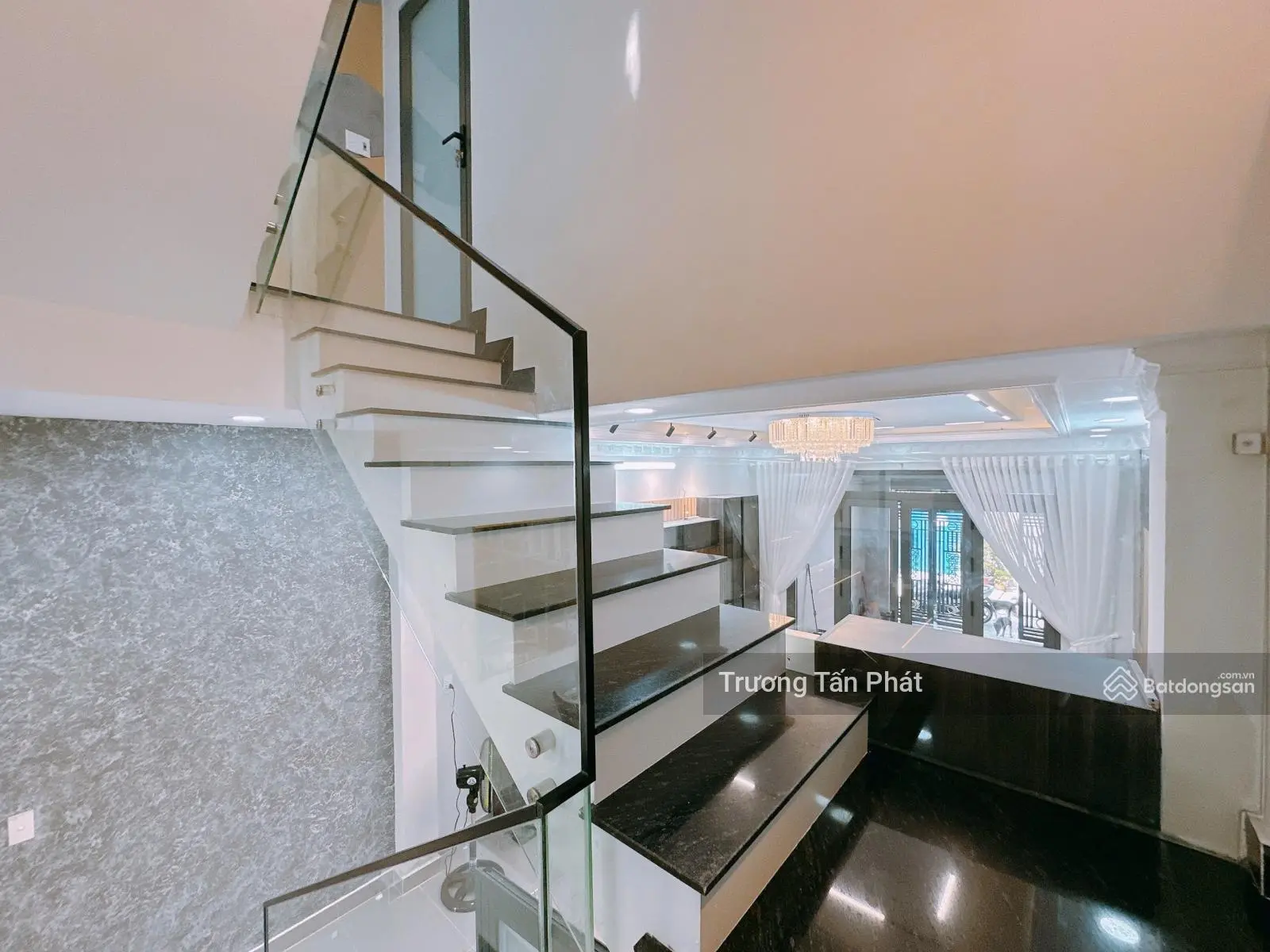 Nhà phố hiện đại 3 tầng 60m2 full nội thất - oto 7 chỗ ngủ trong nhà, cách phú Mỹ Hưng chỉ 5 phút