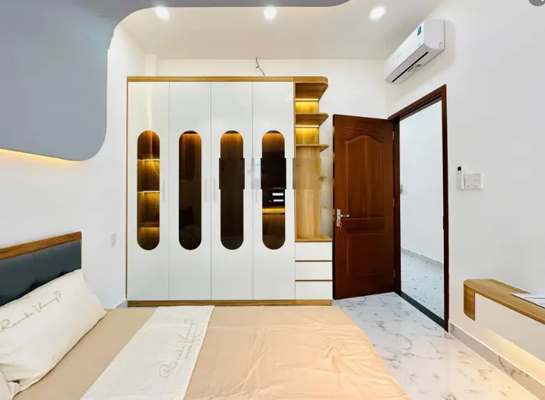 Nhà chính chủ, sổ hồng riêng, DT 40m2 ,kết cấu BTCT 2phòng ngủ wc riêng, đường 8m thông thoáng