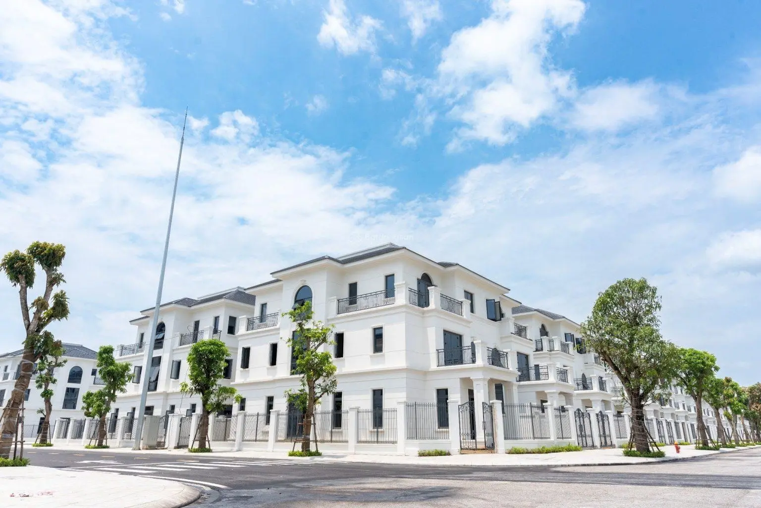 Shophouse, Liền kề View 16 toà chung cư Vinhome mà giá đất hiện tại chỉ ngang với giá chung cư.