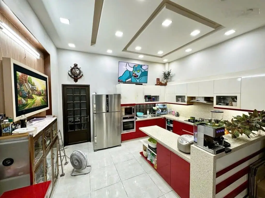 Bán nhà gần chợ Phạm Văn Bạch - sát mặt tiền - Tân Bình - 100 m2 - 4 tầng - 12.9 tỷ