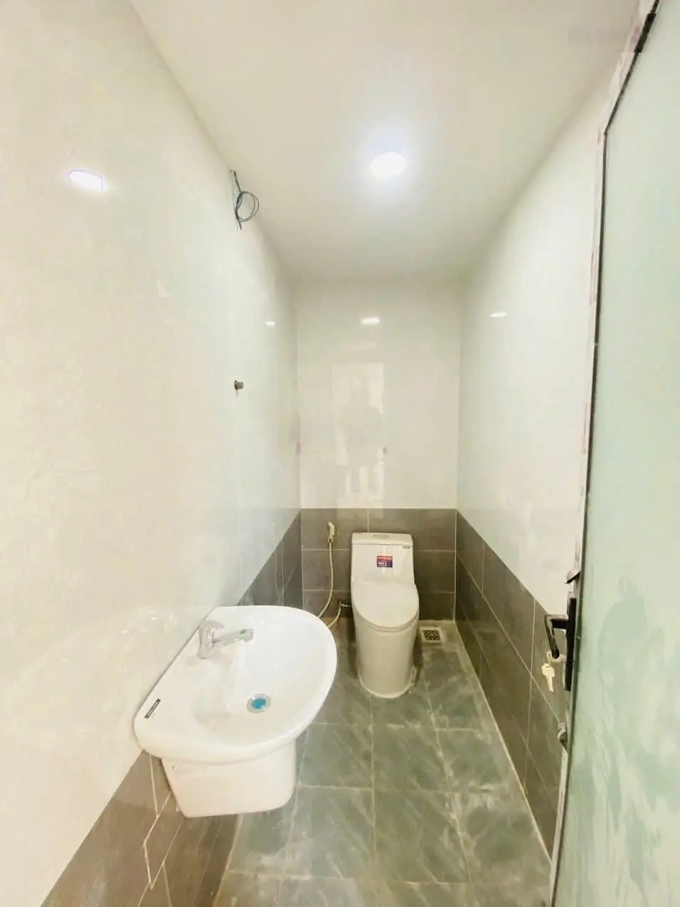Cần bán gấp nhà do chủ đi định cư nước ngoài trong tuần này ngay Đinh Đức Thiện nhà 82m2 sổ sẵn