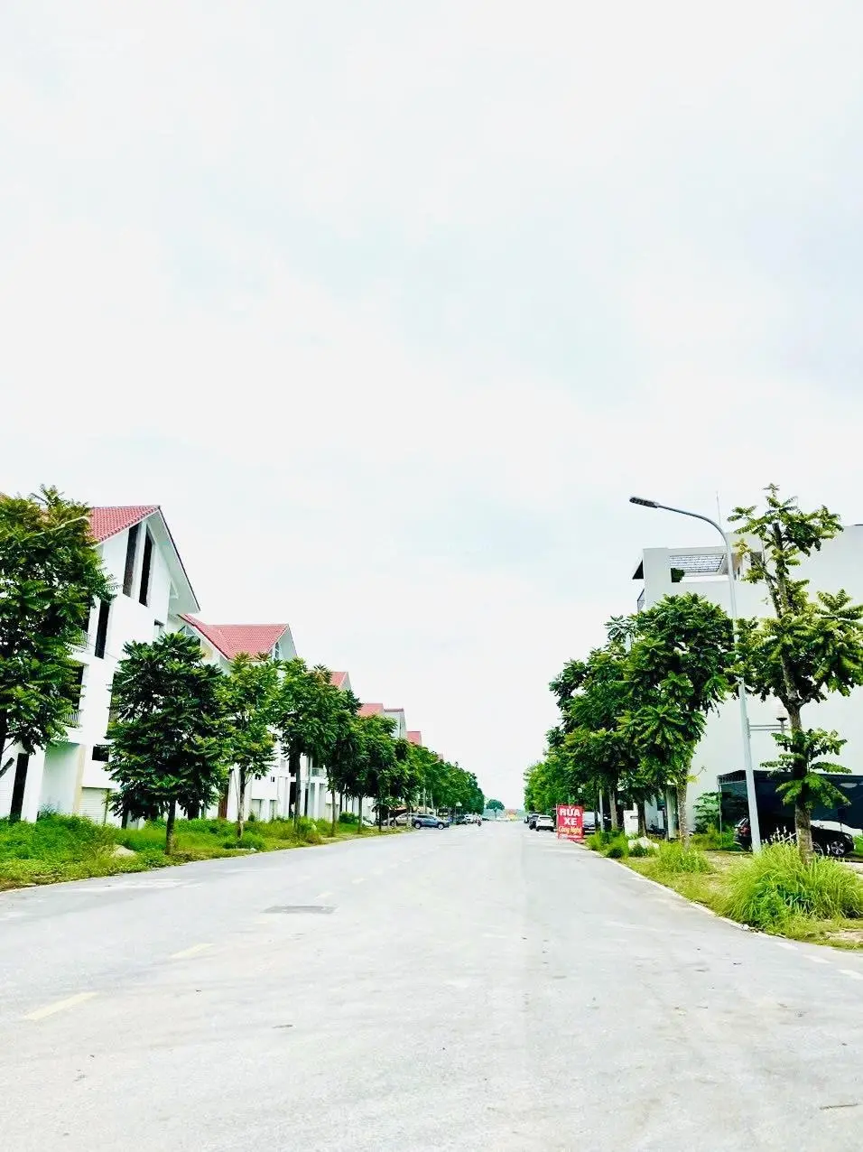Bán căn biệt thự mặt đường 24m. Căn duy nhất. Giá đầu tư quá tốt. LH 0962 204 ***