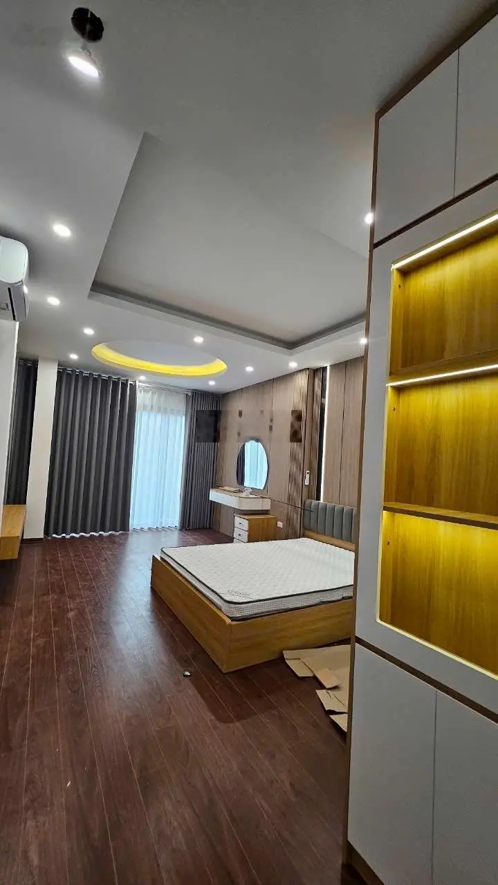 chính chủ cần bán gấp nhà mới xây 5 tầng. lô góc dt43/35m2 .trước nhà rộng 4.8m . phun nội thất sịn