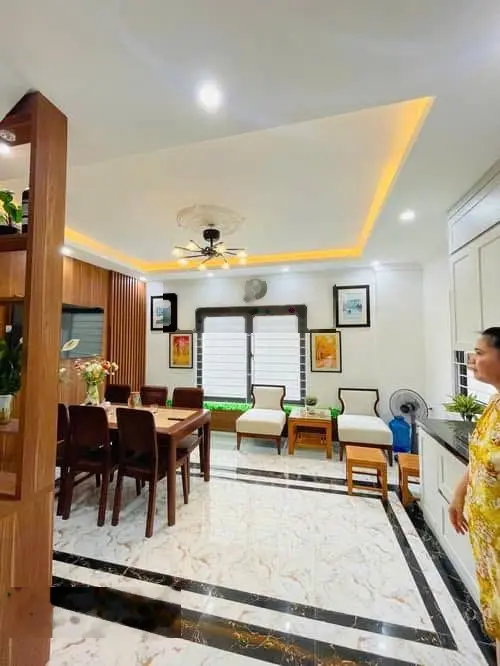 Nhanh Tay Thì Còn ! Nhà Đẹp Trung Tâm Thạch Bàn, Lô Góc, DT 35m2, MT 4,6m. Giá 5,25 TỶ