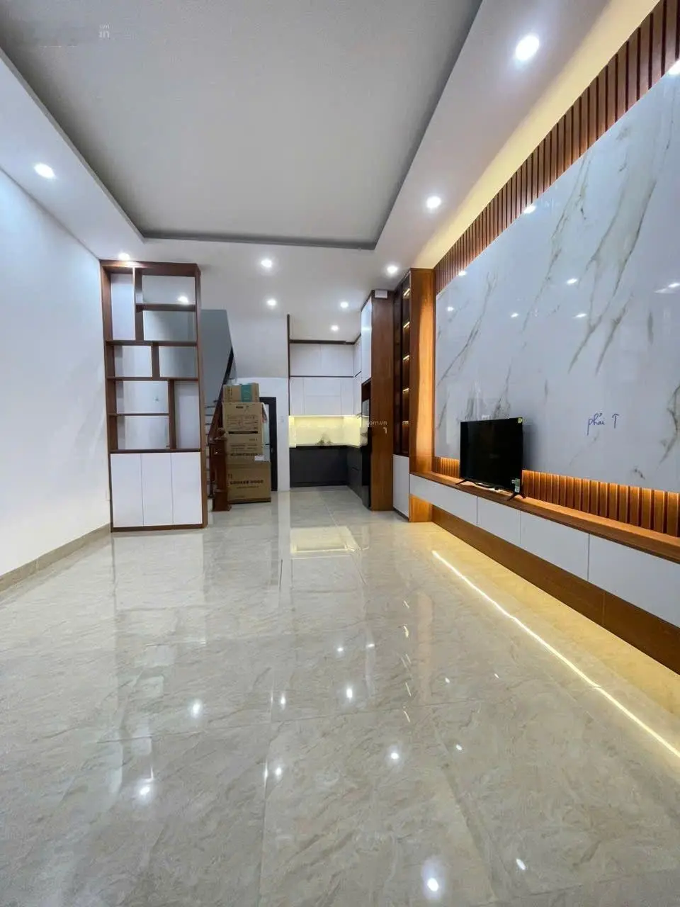 Nhà mới ở ngay phố định công hoàng mai 35m 5 tầng mặt tiền rộng, ô tô đỗ gần chỉ 7,5 tỷ