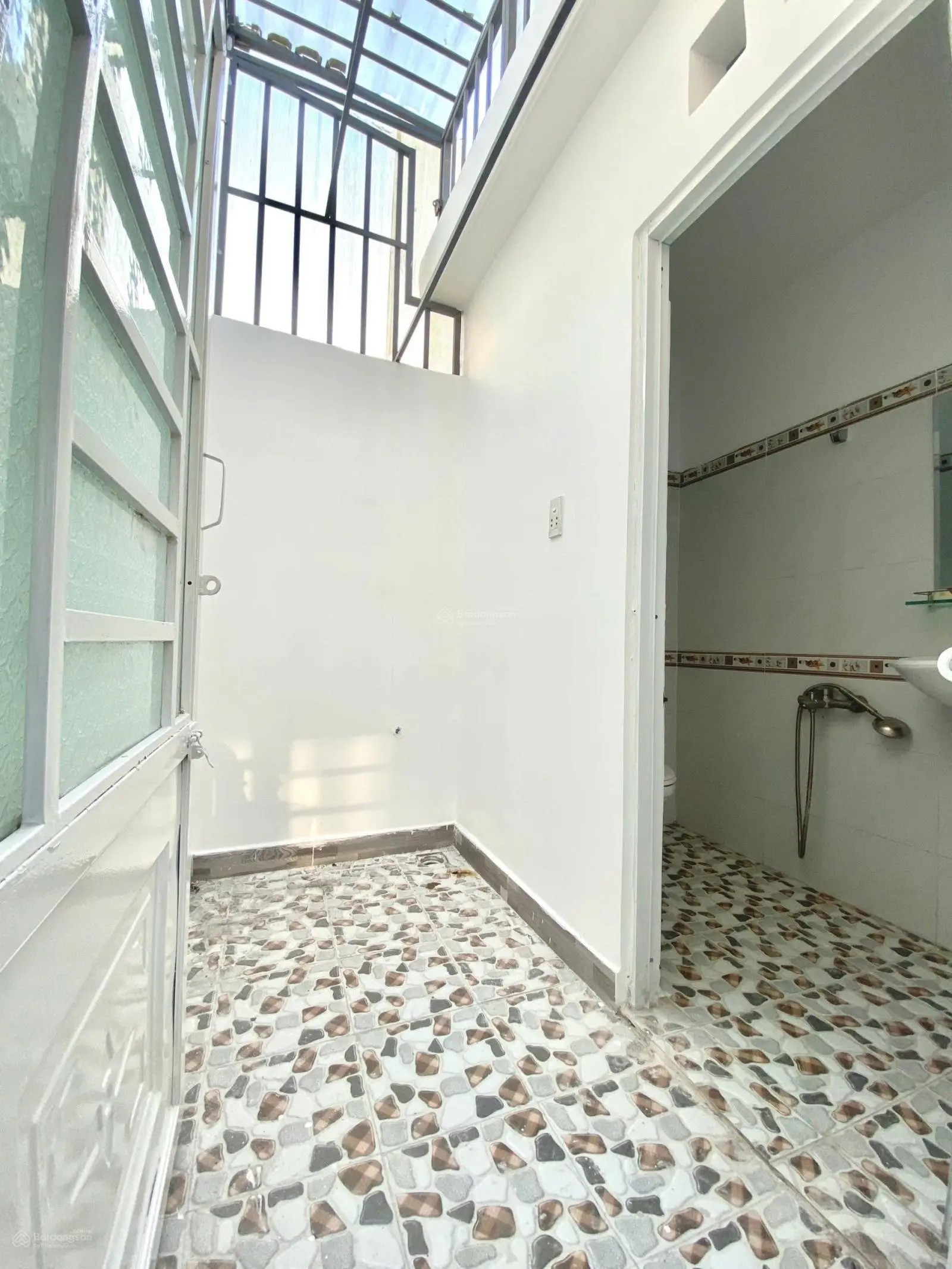 Nhà Bình Tân giá Bình Chánh chỉ 1 tỷ 680, tiện ích xung quanh đầy đủ, sẵn nội thất, thiết kế đẹp