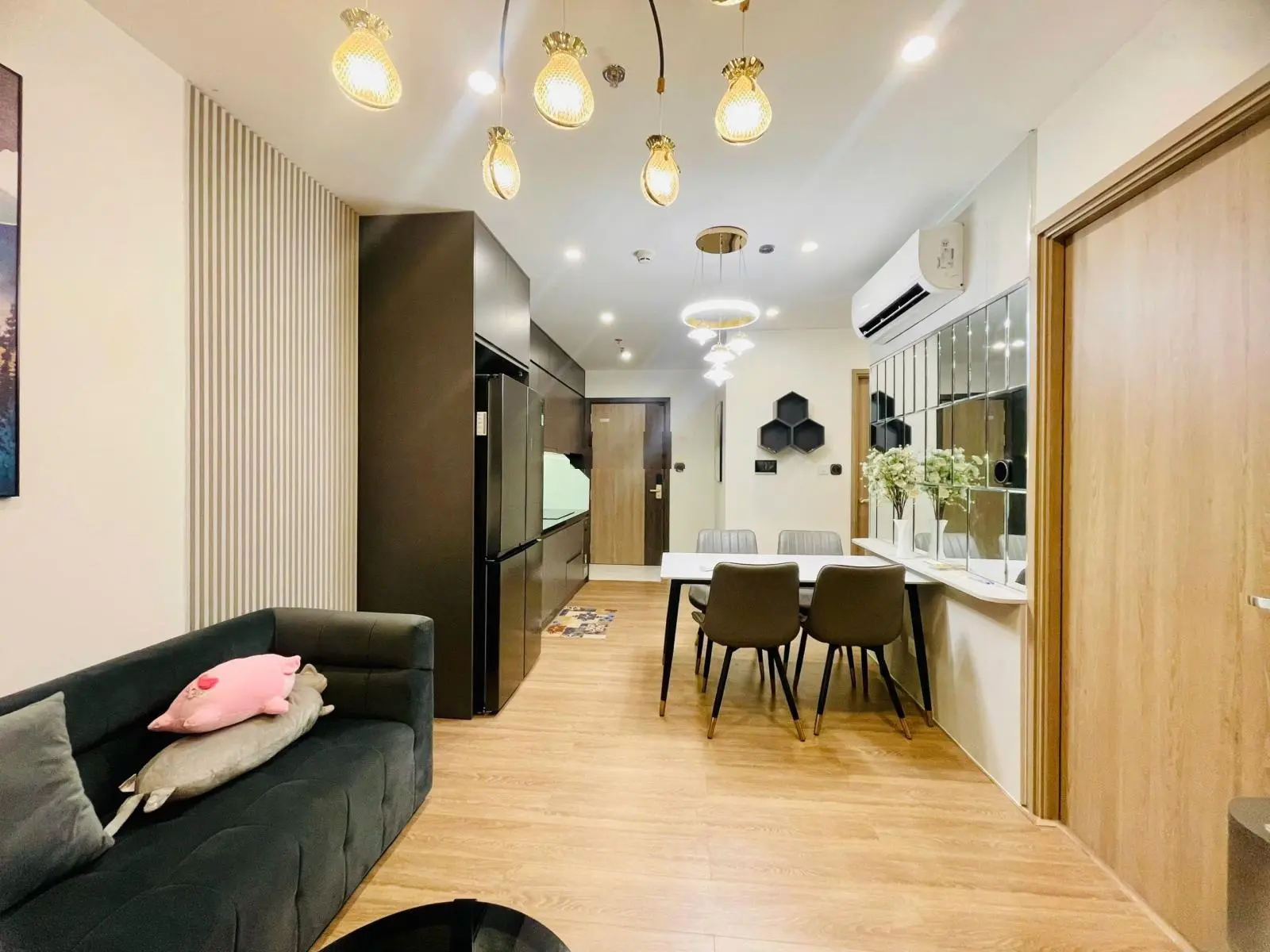 Chỉ 2tỷ85 căn 2 phòng ngủ full nội thất Beverly Solari Vinhomes Quận 9