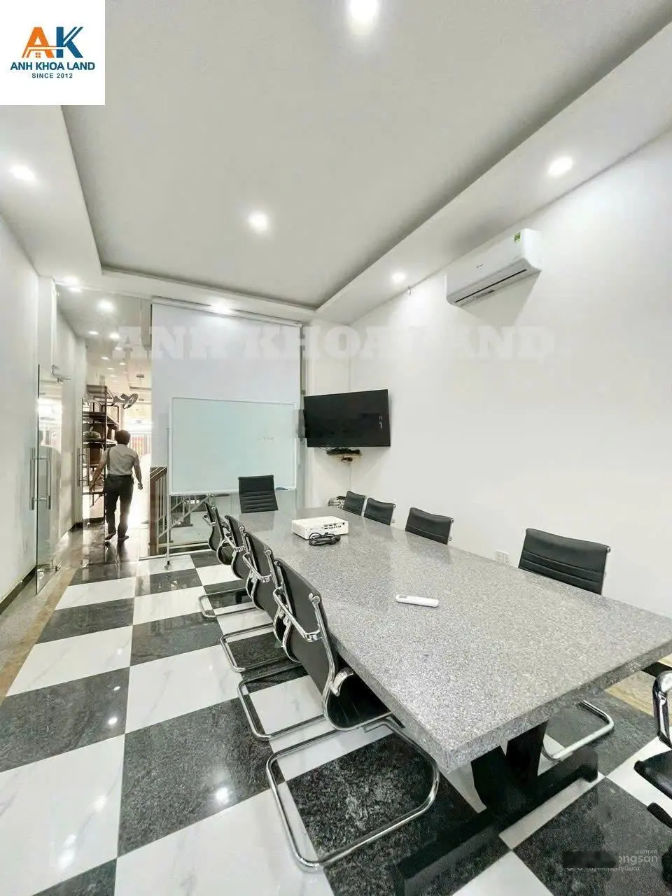 Gấp! Nhà mặt tiền 4 tầng Trường Thọ, 105m2, sàn 280m2 hoàn công đủ, dòng tiền 30tr/tháng, chỉ 11 tỷ