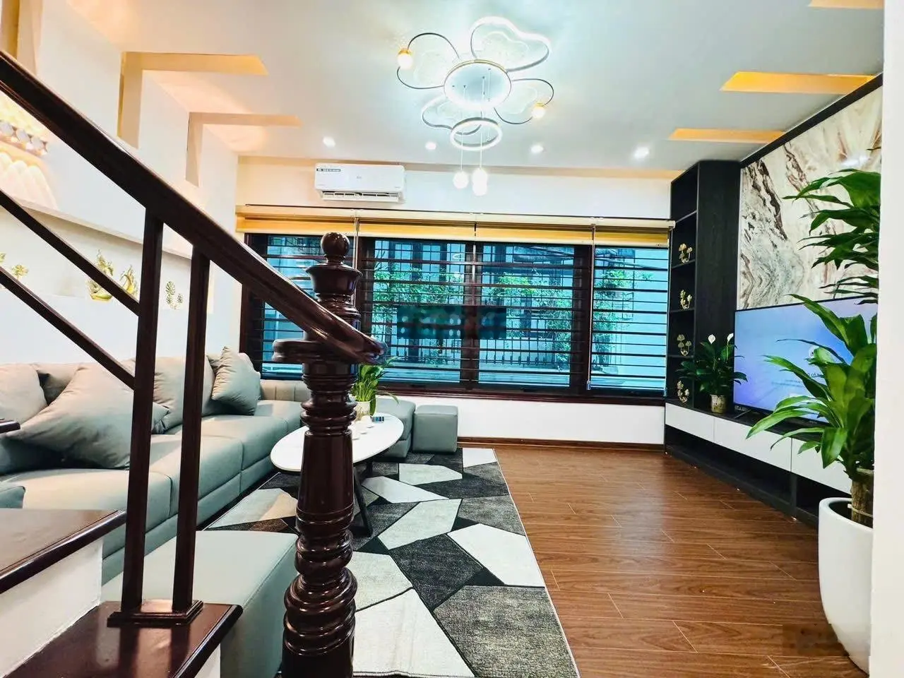 VÕ THỊ SÁU -logoc 3 thoáng nhà mới - đẹp miễn chê - ô tô đỗ cửa - 46m x 5 tầng mặt tiền 3M8