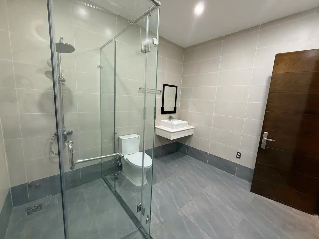 Biệt thự đường số 12m trung tâm Quận 7, 9*17,5 chỉ 14,5 tỷ rẻ như nhà phố.
