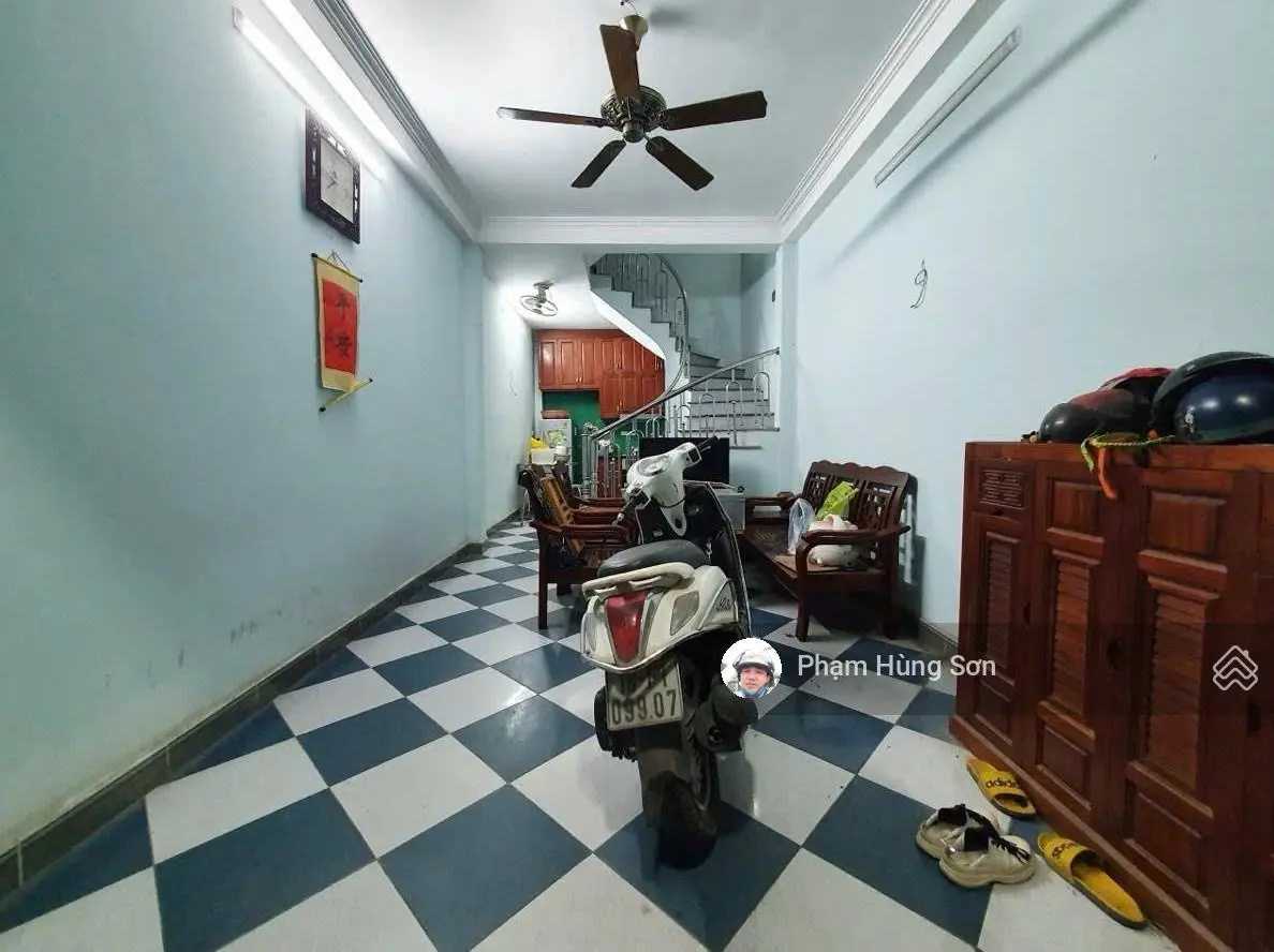 Bán nhà riêng 3PN, 3WC, 32m2 ở Hoàng Mai, 3,7 tỷ một nhà ra oto, ba gác đỗ cửa nhà đẹp