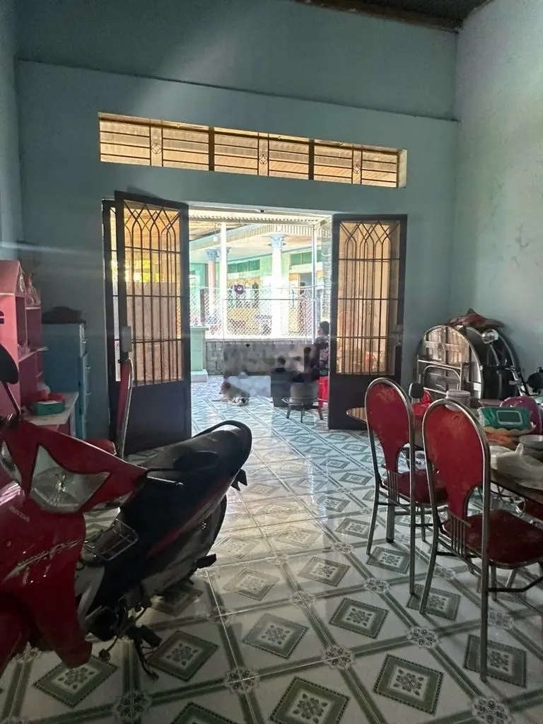 Chủ kẹt tiền bán rẻ căn nhà rộng sổ riêng gần trường học
