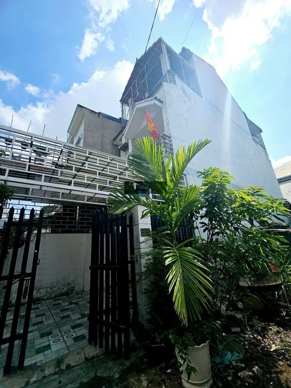 Nhà đường Trần Hưng đạo 3lầu 3p ngủ giá 3.5ty nhà trống giao ngay sổ riêng hoàn công sàn 100m2