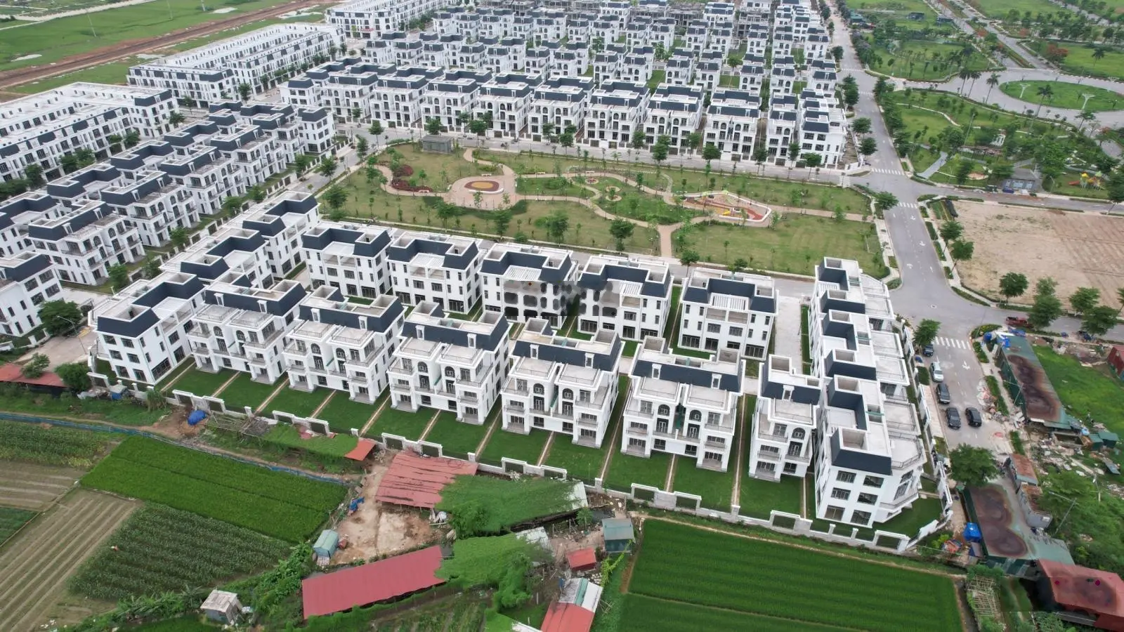 Quỹ căn biệt thự, nhà vườn đa dang, chênh nhẹ sau phiên đấu giá 02/08/2024 tại HUD Mê Linh Central.