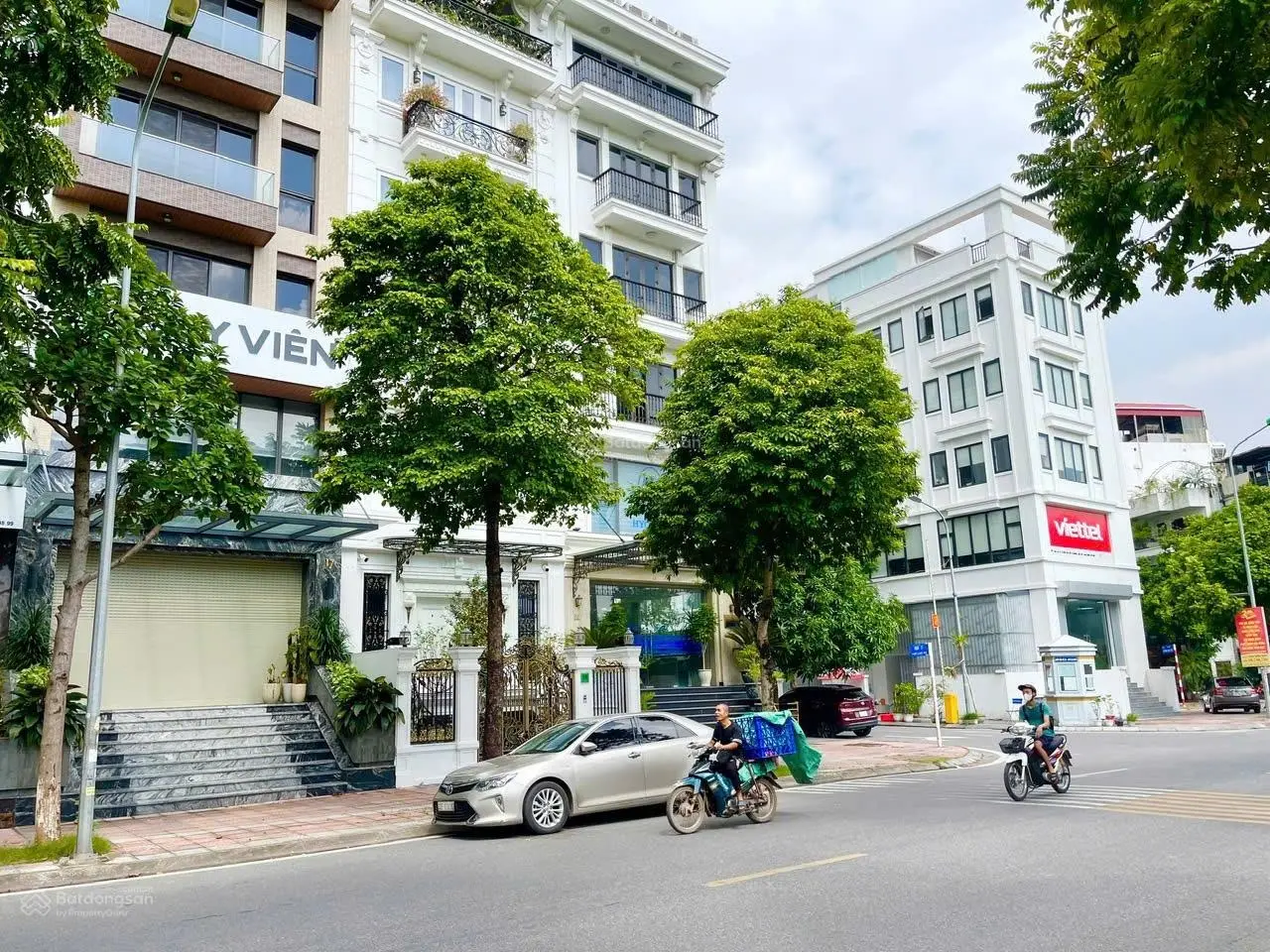 Bán biệt thự 52 tỷ, Dt 130m2 x8 tâng , phố Lâm Hạ, Long Biên, Hà Nội.