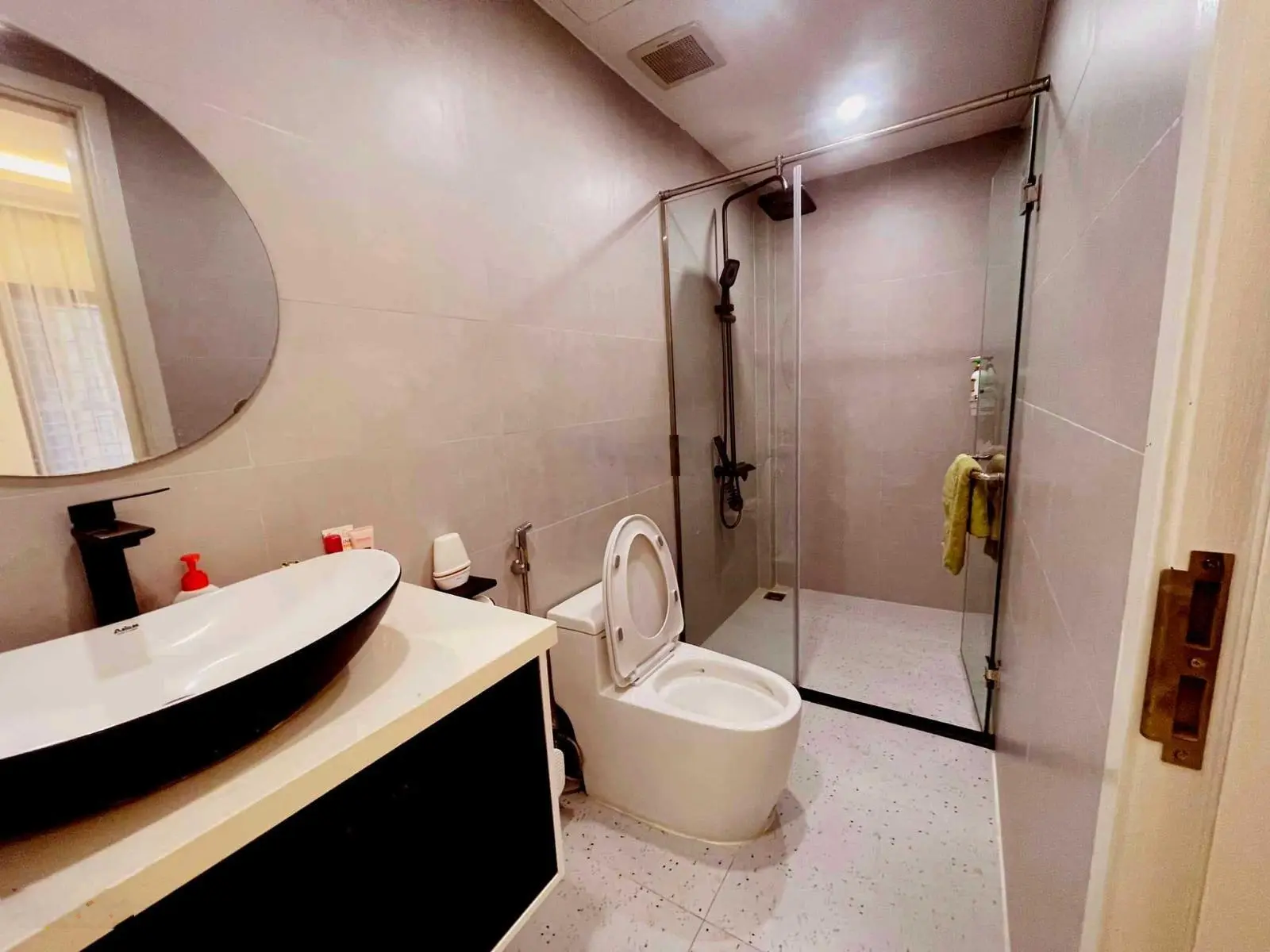 Lô góc Cầu Giấy - ô tô đỗ cửa - nhà đẹp - ngõ nông - 50m2 x 4 tầng. Giá: 9 tỷ