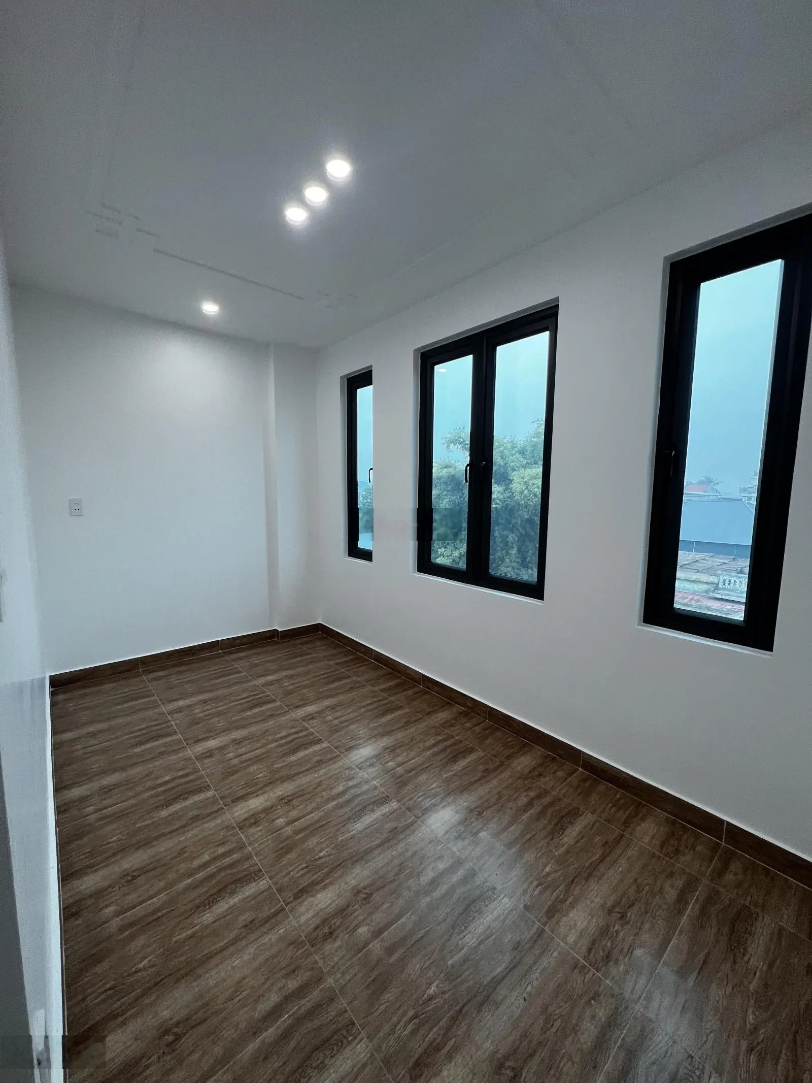 Nhà xây 3 tầng tại thị trấn An Dương. Diện tích: 42,7 m2. Hướng Đông. Nhà xây 3 tầng