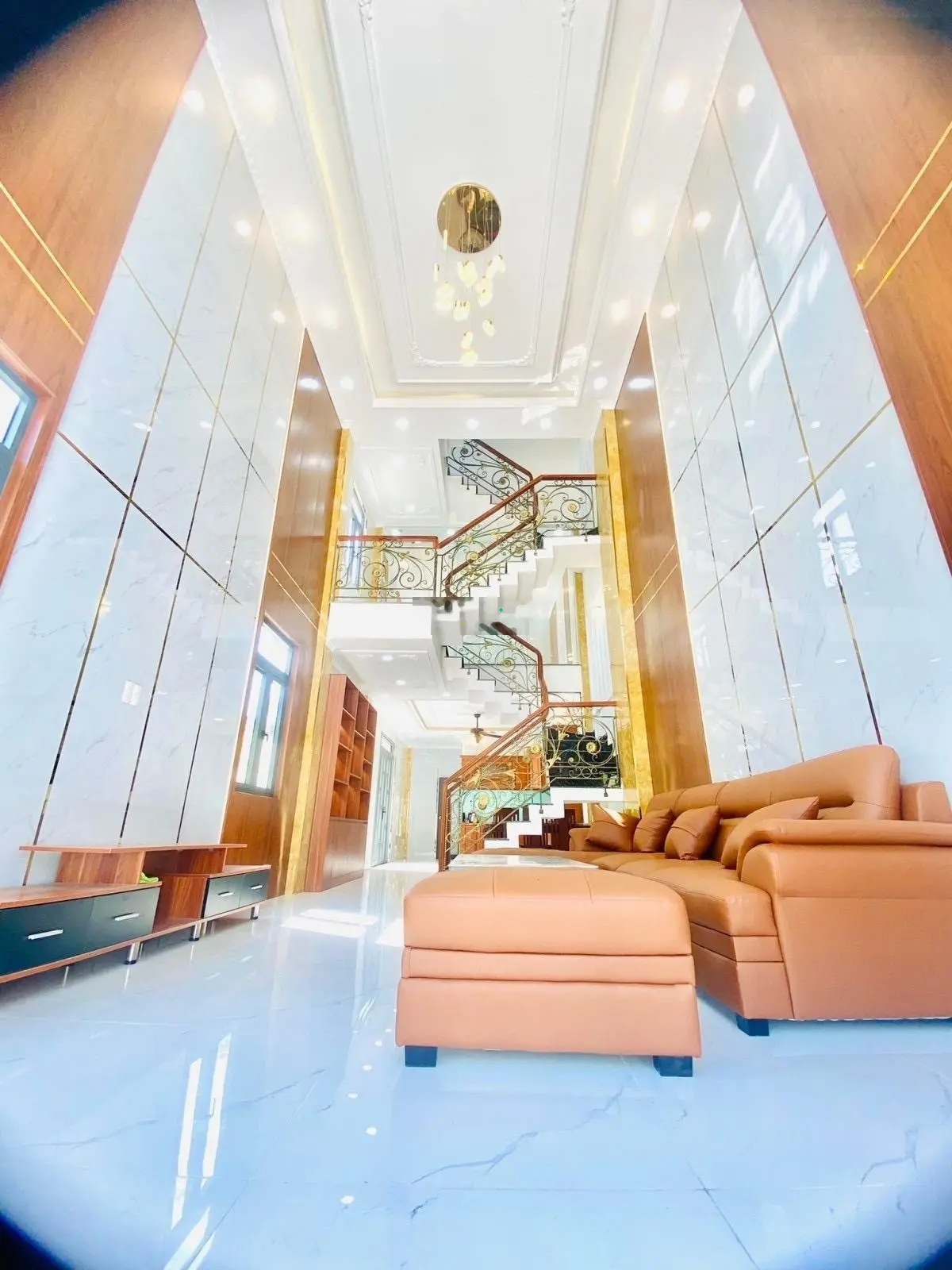 Hẻm oto cách chợ hiệp bình 50m, nhà 2 mặt thoáng, ngang 6 sâu 19,5, 1 trệt 1 lửng 2 lầu sân thượng.