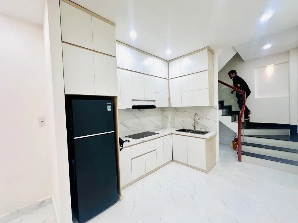 Nhà mới, hẻm 5m, nở hậu - Nguyễn Đình Chiểu - 33m2, 4 tầng - nhích 8 tỷ