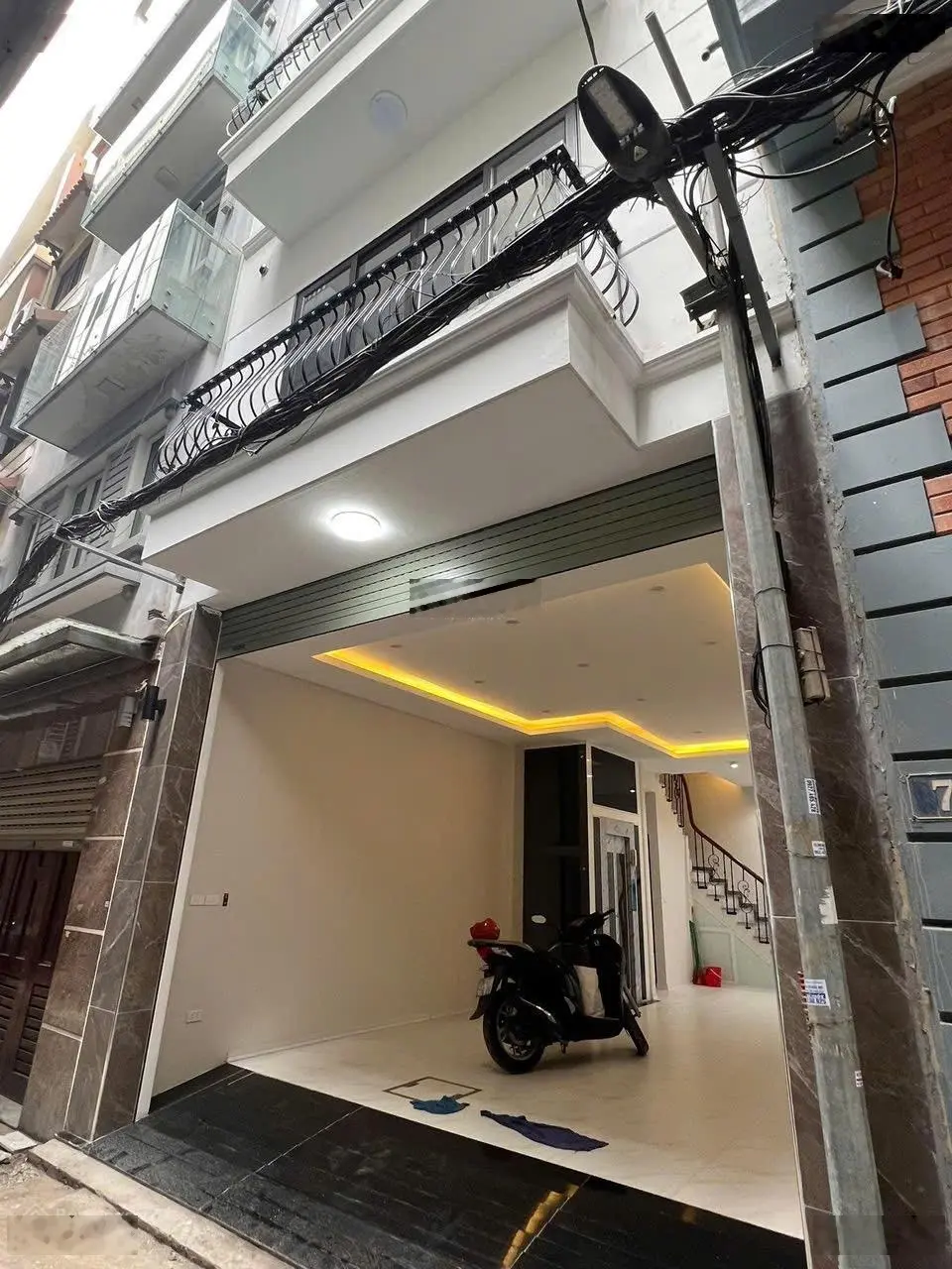 Thanh Xuân siêu phẩm đẹp thang máy ô tô vào nhà 50 m2 - 6 tầng - chỉ 16.7 tỷ