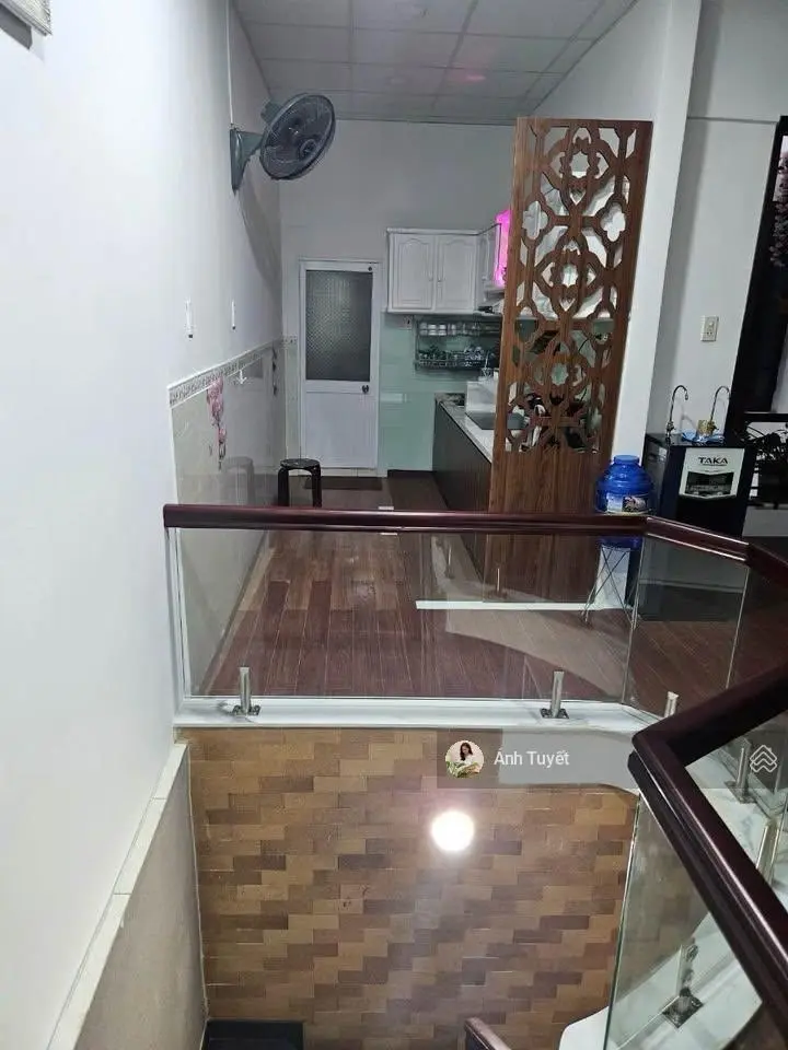 Chủ ngộp bớt giá 400 triệu nhà 1 Trệt 3 lầu Chợ Bình Chánh giá 700 triệu, SHR