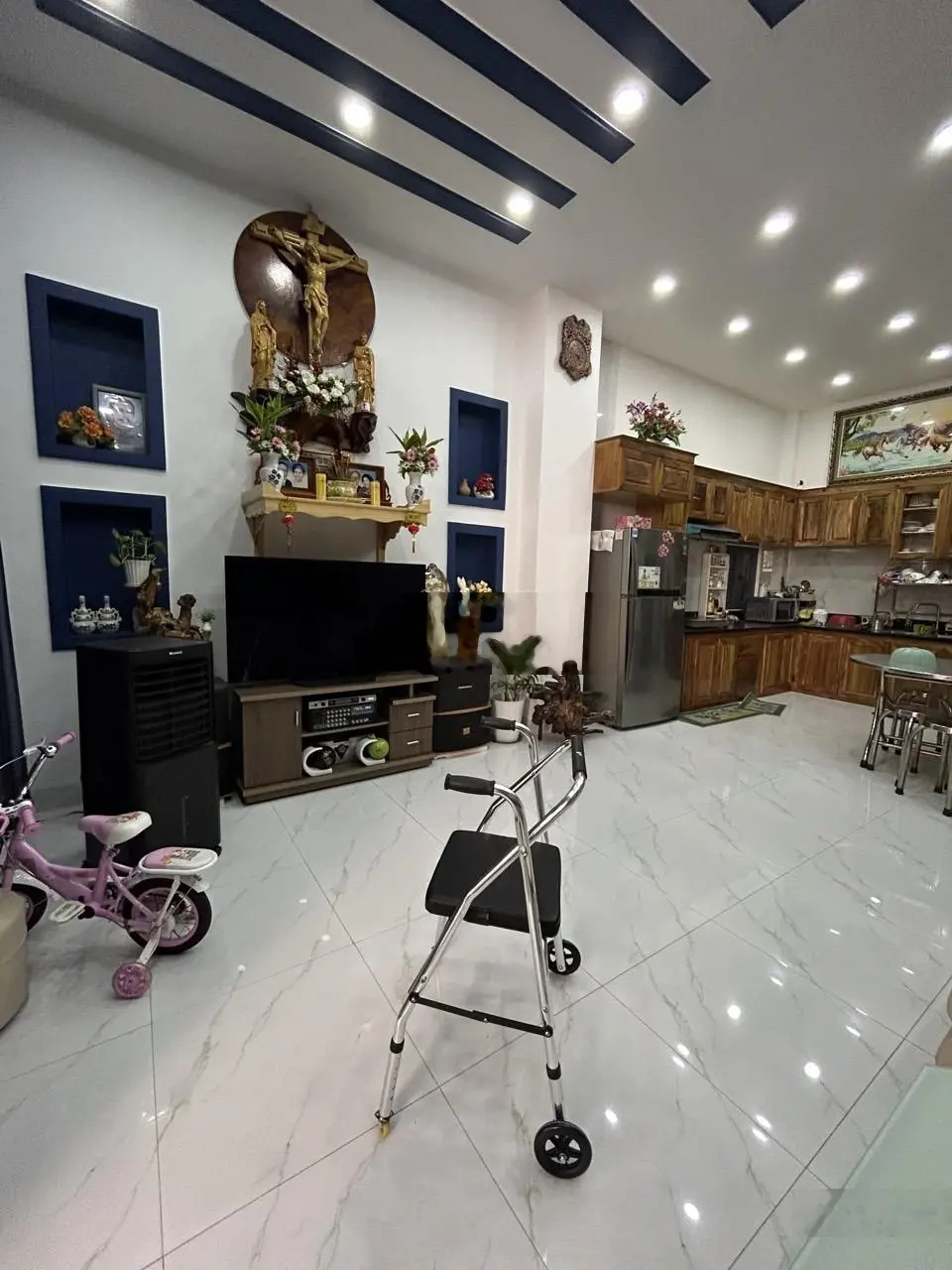 Bán nhà đẹp 3 tầng khu Vĩnh Điềm Trung, hẻm rộng ô tô rất gần đường 23/10 xã Vĩnh Hiệp, Nha Trang