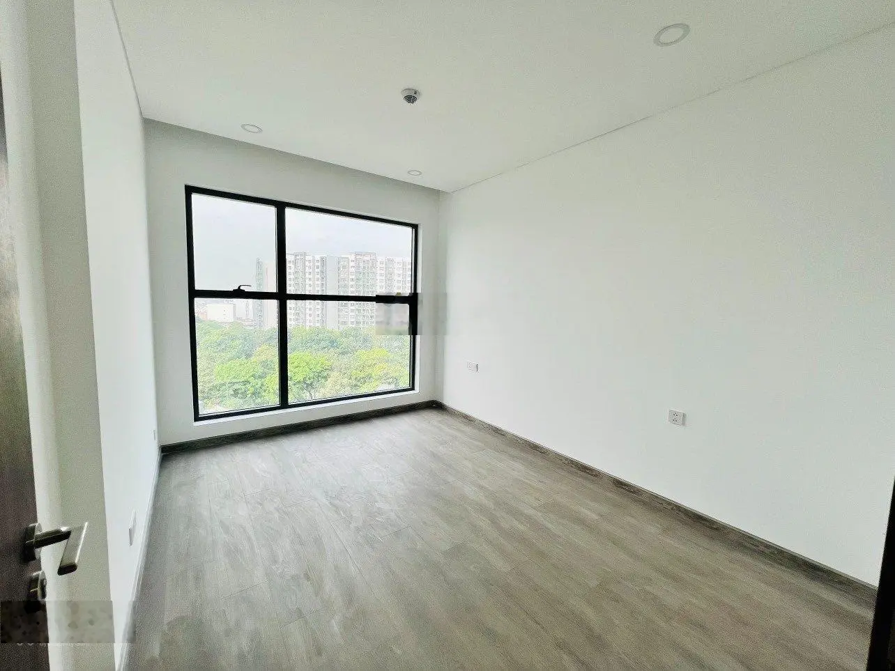Kẹt tiền cần bán gấp căn Diamond Brilliant 96m2 2PN-2WC nhà mới CĐT, view đẹp thoáng mát