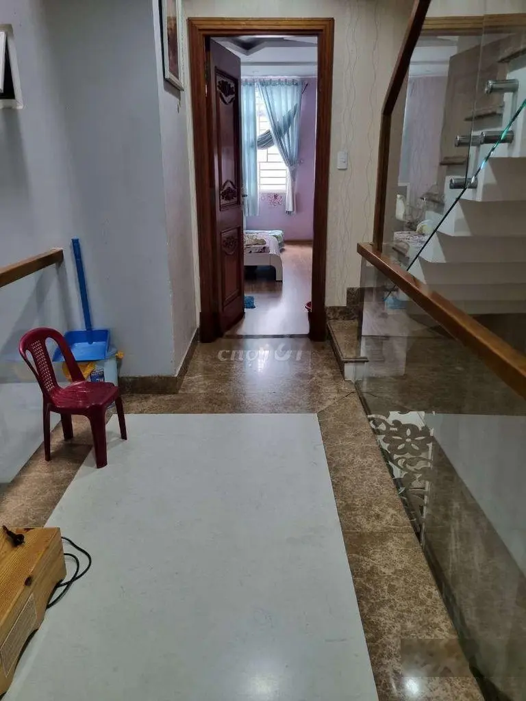 Chia tài sản! Bán gấp nhà 4 tầng HXH trải nhựa Phan Văn Trị, gần Văn Lang, DT(4x18m). Gía 12tỷ2