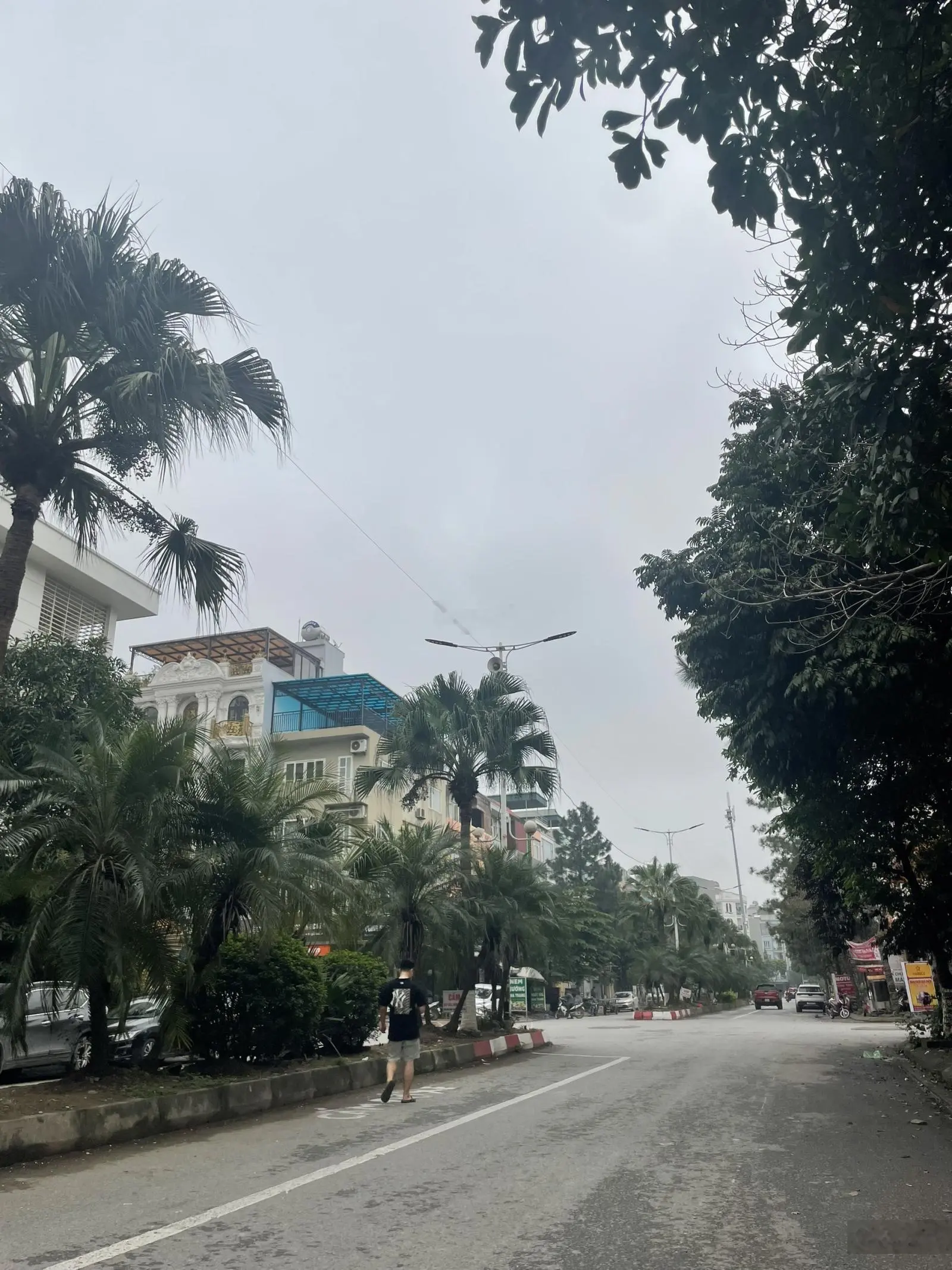 Bán gấp 82.5m2, MT 5m, trục cạnh chung cư giá nhỉnh 15 tỷ nhà hoàn thiện. LH: 0963 689 ***