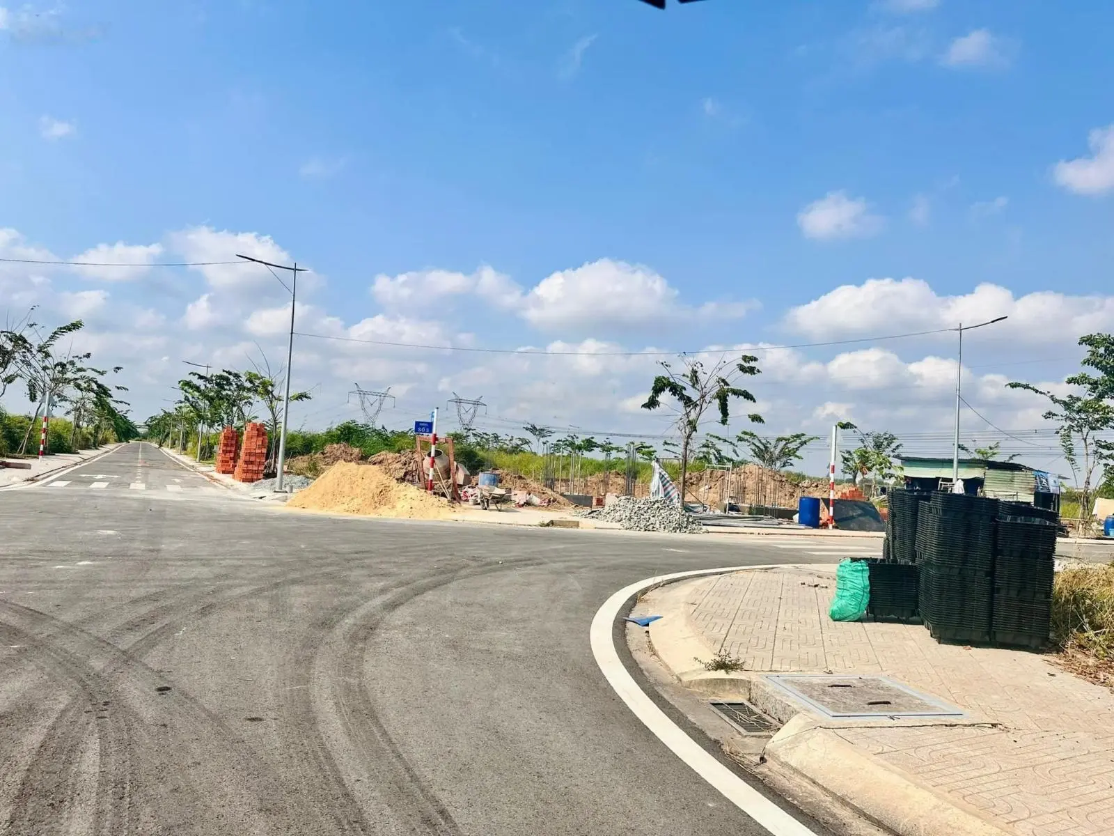Đất nền mặt tiền Phùng Hưng ngay nút giao cao tốc BH - VT Giá chỉ 1,05 tỷ/100m2 sổ sẵn, cho vay 70%