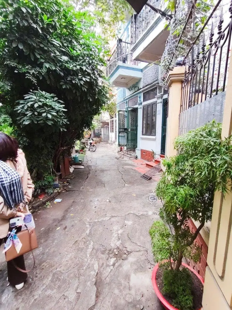 Giá đầu tư, lô góc 3 thoáng vĩnh viễn, cách ô tô 6 mét, bán đất tặng nhà 3 tầng vẫn ở ngon lành.