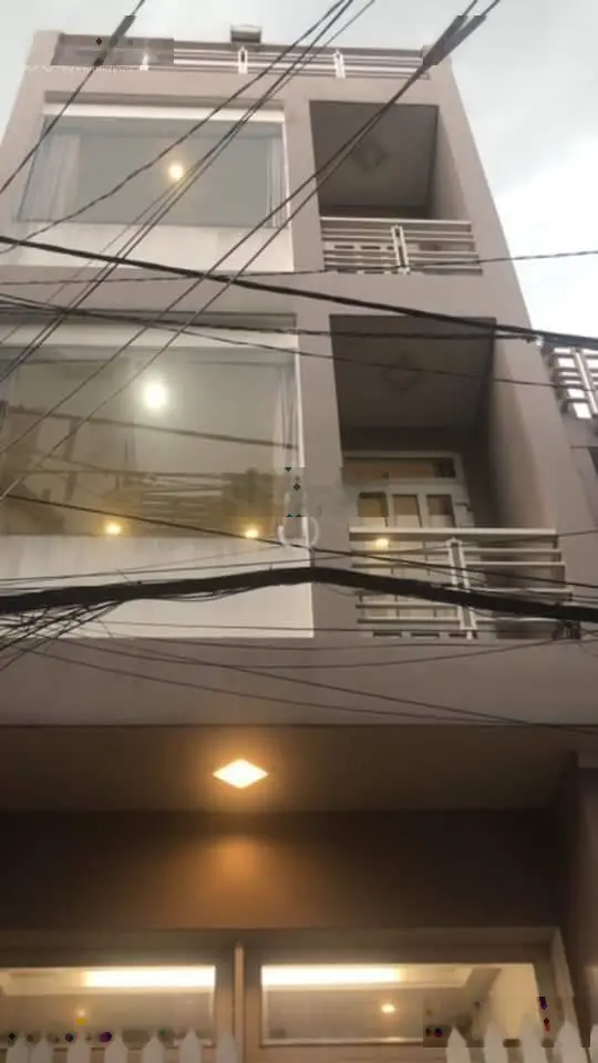 Bán nhà ngộp đường Bùi Minh Trực, Quận 8. Giá chỉ 2 tỷ 450. Hẻm xe hơi.Phù hợp mua ở hoặc kinhdoanh