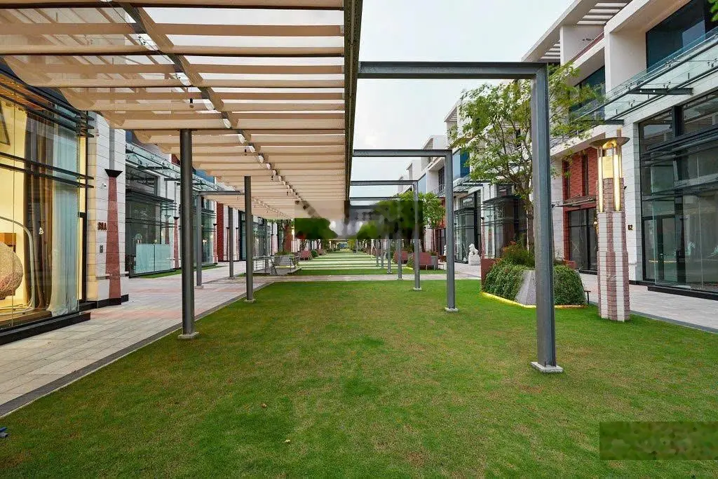 Bán gấp villa đẳng cấp Nhà Bè 345m2 Nguyễn Hữu Thọ, hầm để xe - dòng tiền 1.2 tỷ/ năm, nhỉnh 40 tỷ
