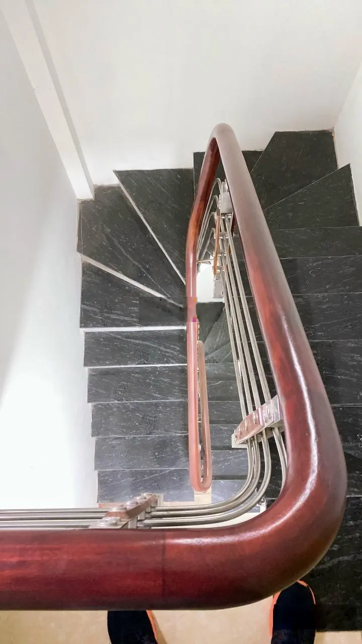 Bán nhà mới 5 tầng DT 30m2, giá chỉ 5, x tỷ Phố Quang Tiến, chỉ đúng 100m ra Đại Lộ Thăng Long