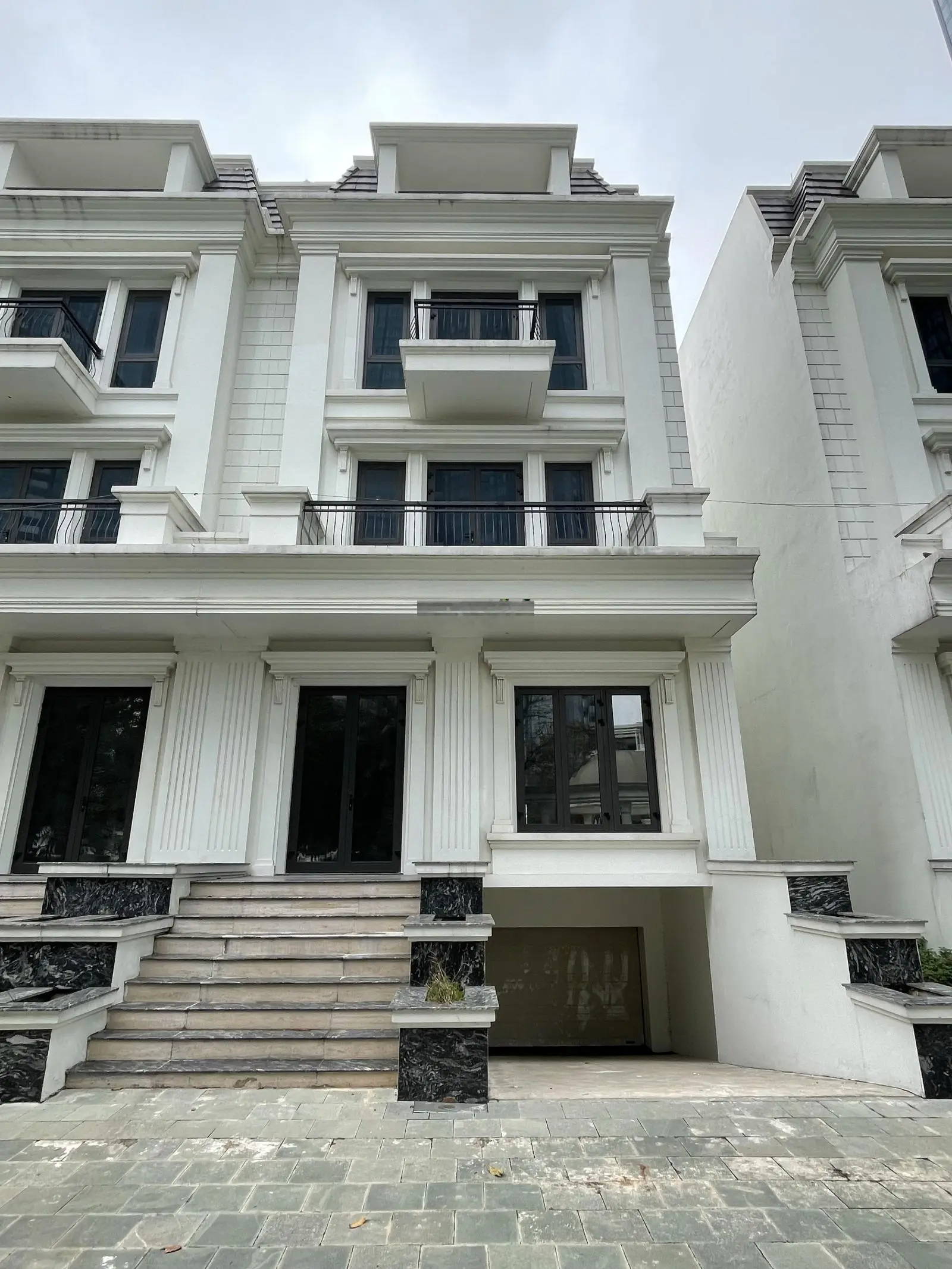 Bán shophouse 2 mặt tiền, nhà thô mới tinh, giá rẻ nhất khu, quản lý vận hành tốt, ở cực kỳ sướng