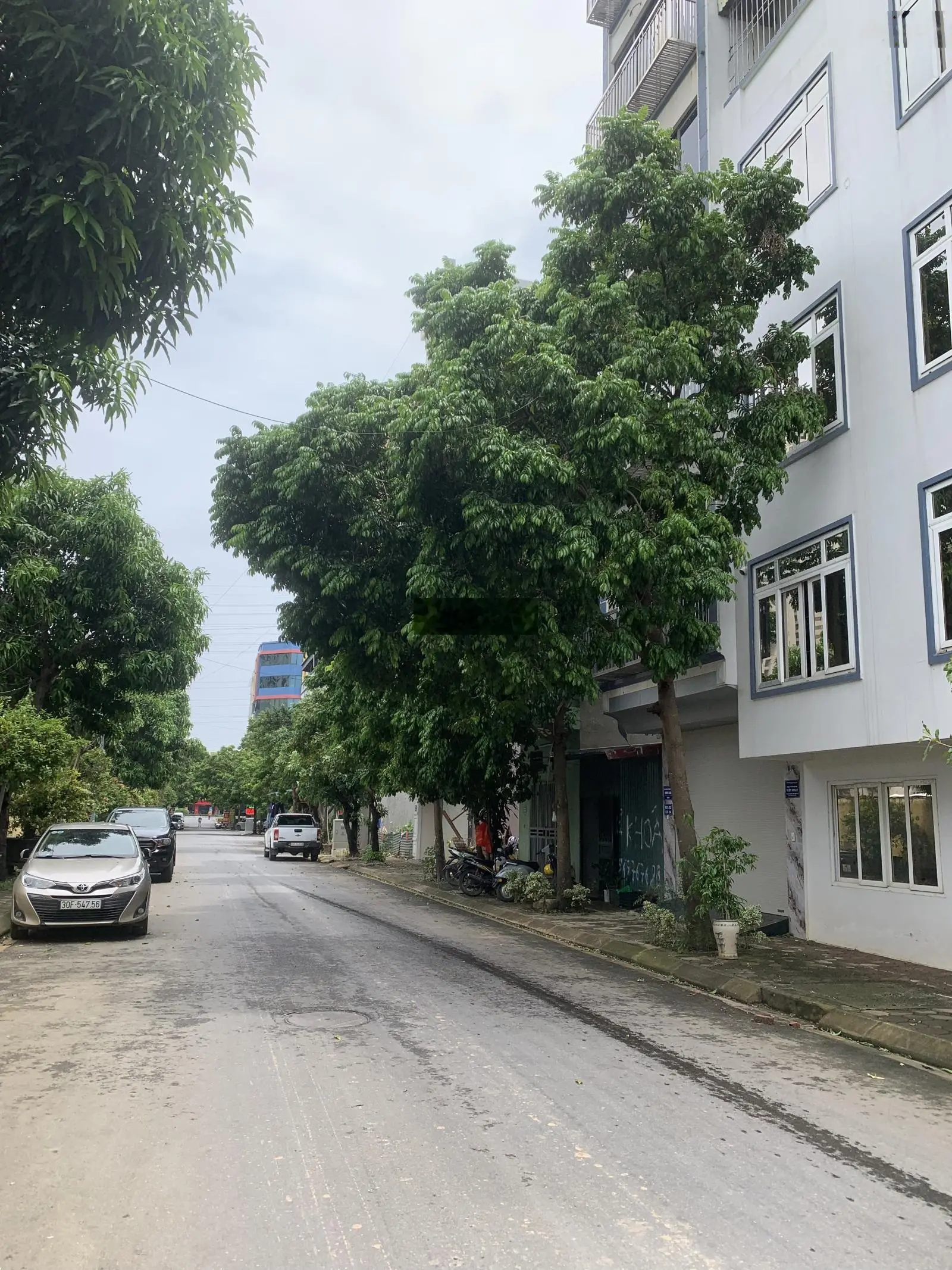 CẦN BÁN GẤP:NHÀ LIỀN KỀ CỔNG ĐỒNG LA KHÊ :PHÂN LÔ VỈA HÈ-KD-SỔ HOA HẬU.5T XÂY 2018:DT48m:MT3,9m.11x