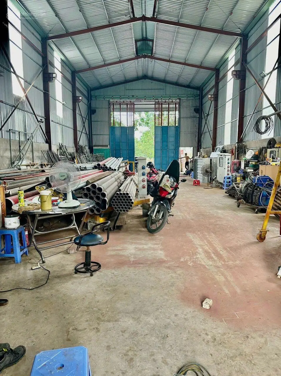 Bán nhà xưởng giá rẻ 255,5m2 ngang 10m dài 25.5m. Giá 6,8tỷ sổ hồng LH 0932 666 *** Hải
