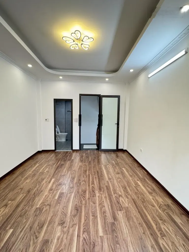Bán nhà Vĩnh Hưng - Hoàng Mai - 30m2, 5 tầng mặt tiền 3.8m. 6.8 tỷ mới koong, 30m ra phố