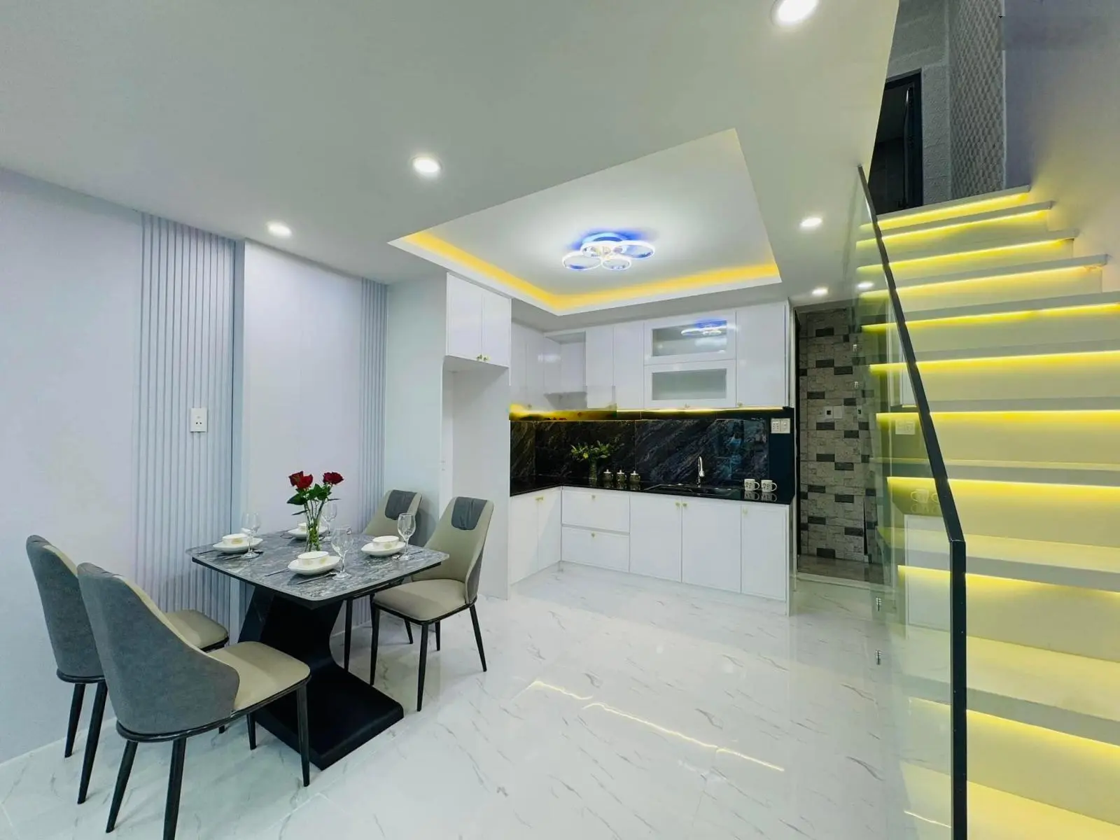 Chào bán căn nhà 2 mặt tiền Nguyễn Chí Thanh - Hải Châu - Khu VIP