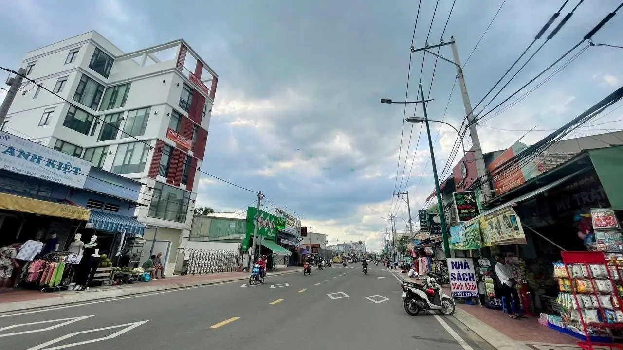 Bán đất 1000m2 thổ cư 100% mặt tiền Quốc Lộ 13 Hiệp Bình Phước, Thủ Đức, 78 tỷ sổ hồng chính chủ