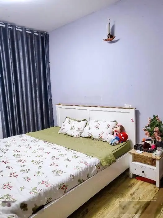 Bán nhà phố Vân Đồn cách 1 nhà ra phố ôtô tránh - Nhà mới 5 tầng - 4PN. Giá: 5,7tỷ. LH: 0779 548 ***