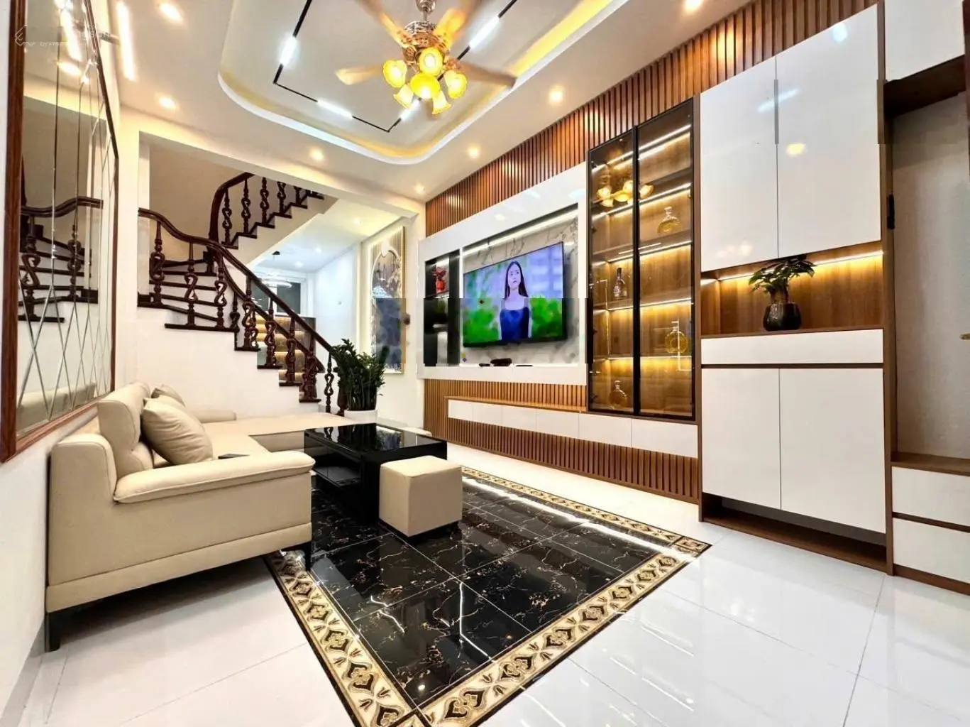 Hiếm ! Quân Hoa Cầu Giấy nhà đẹp ở ngay 40m2 ,5 tầng, 9 tỷ 5