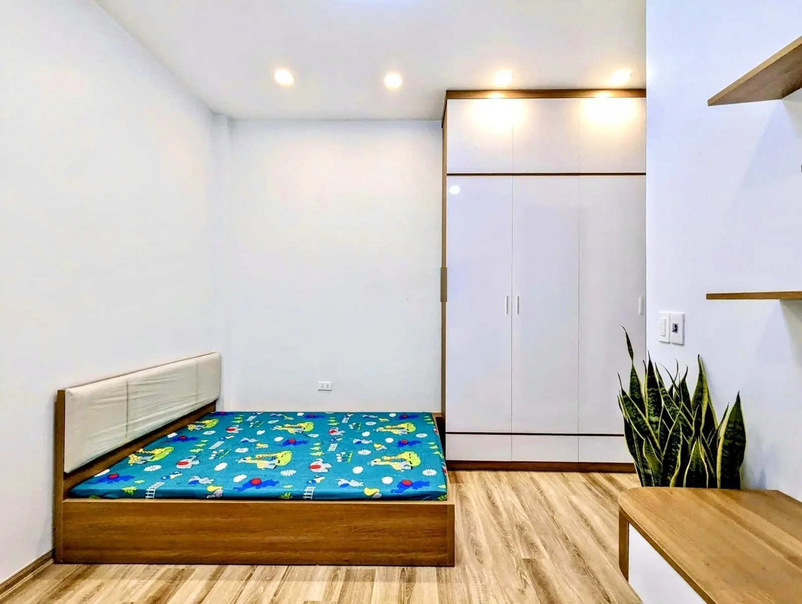 Bán nhà vip, hoàng cầu, ô chợ dừa, đống đa. full nội thất xịn, ô tô đỗ trong nhà