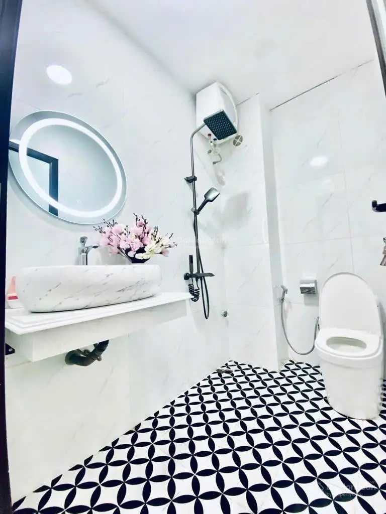 Nhà gốc đề, minh khai. đẹp long lanh, khách chỉ việc xách vali về ở. 48m2 x 4 tầng.