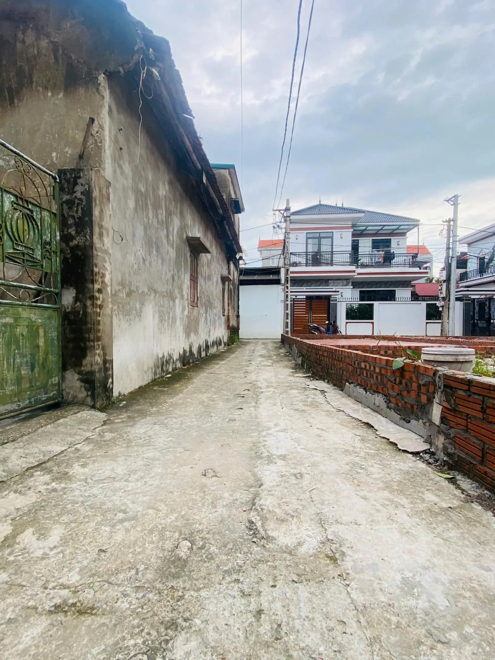 Bán 42,2m2 đất Lực Canh - Xuân Canh - Đông Anh. MT 4m, ngõ ô tô, cách 200m ra Vin Cổ Loa