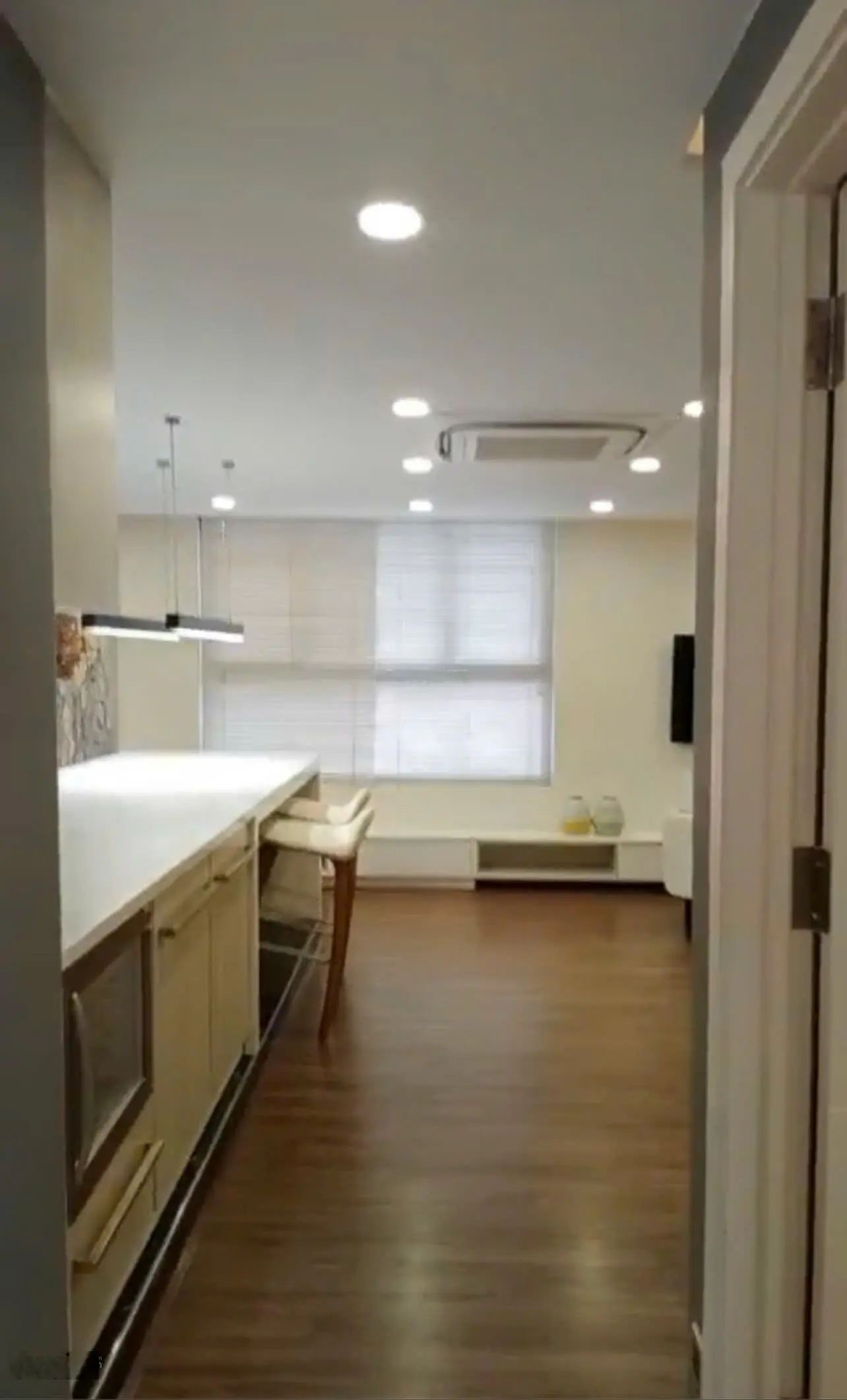 Bán Căn hộ Kingston Residence, 3PN , 2WC ,120m2 , Nội Thất , Giá 9 Tỷ 2 , bao hết , LH : 0908 435 ***