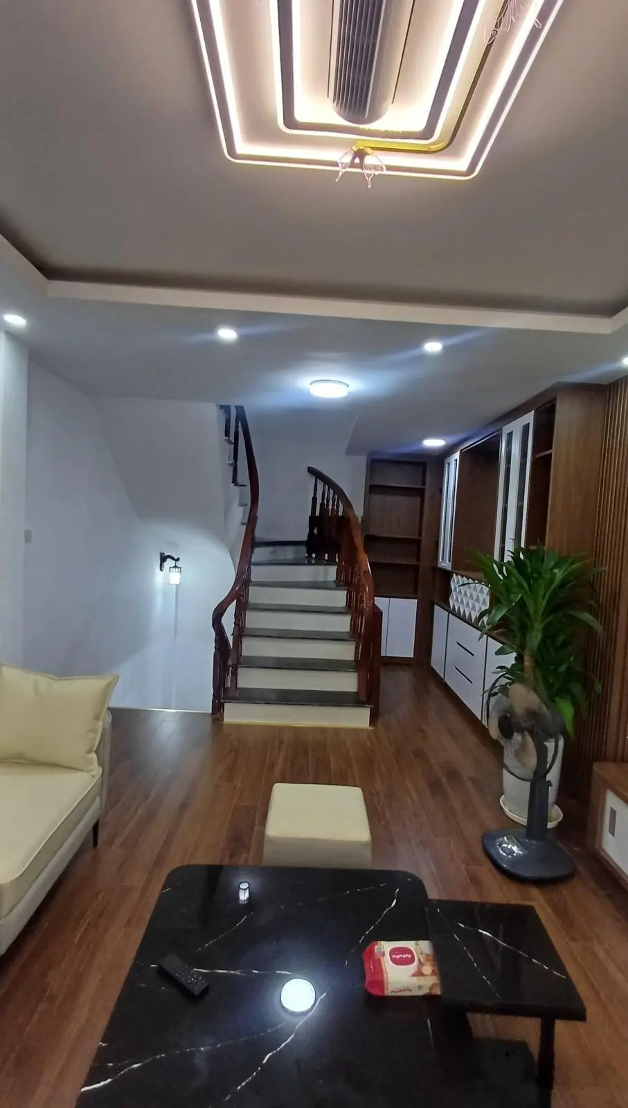 Kim Giang, 35m2, 6 tầng, ô tô cách 5m, nhỉnh 5 tỉ, LH 0904 690 ***